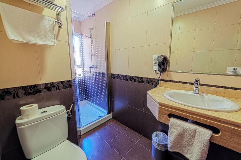 Double or Twin Room image 2
