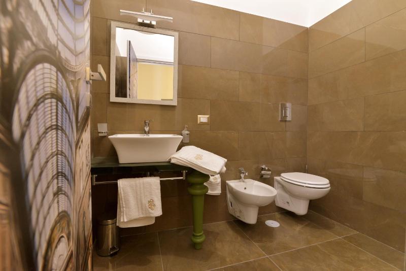 Deluxe Room image 2