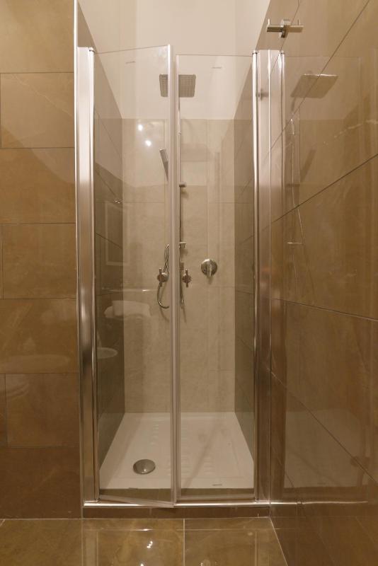 Deluxe Room image 3