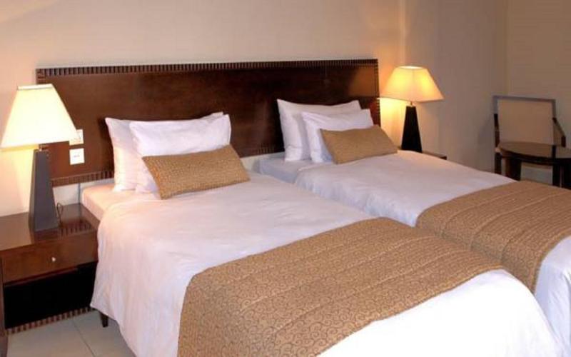 Deluxe Twin Room image 1
