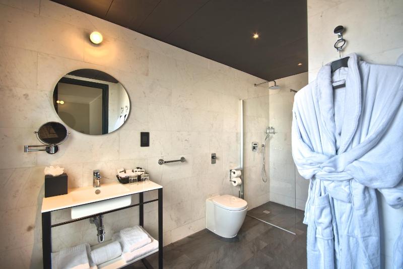 Junior Suite with Balcony image 2