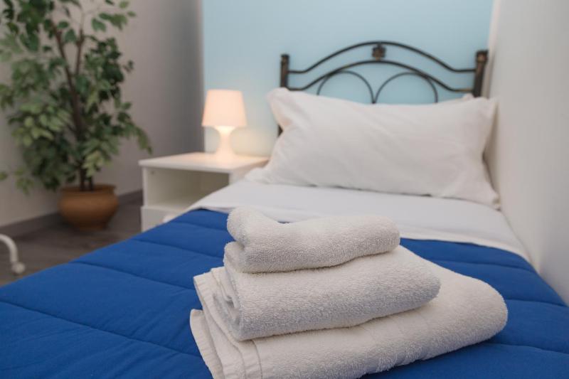 Single Room with Private Bathroom image 4
