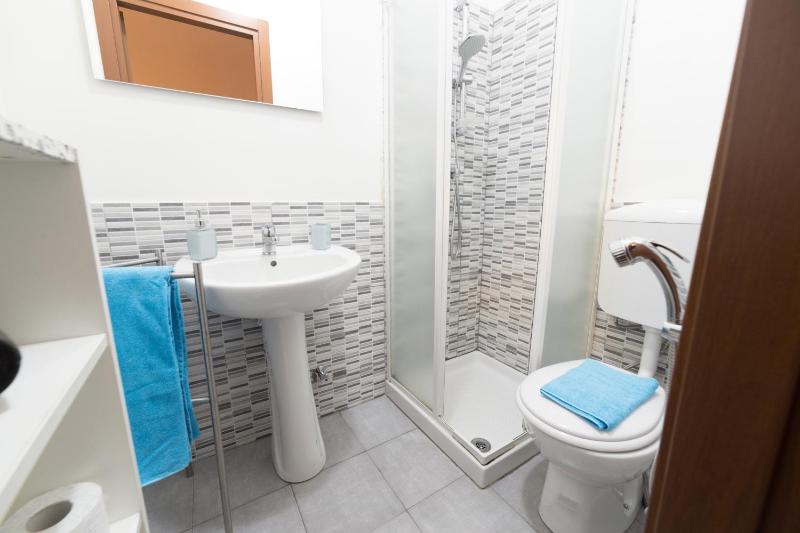 Large Double Room image 3
