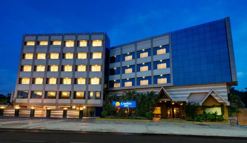 Comfort Inn Sunset - image 1