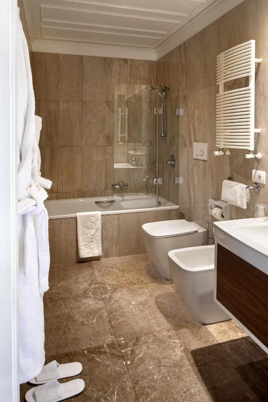 Double or Twin Room with Sea View image 2
