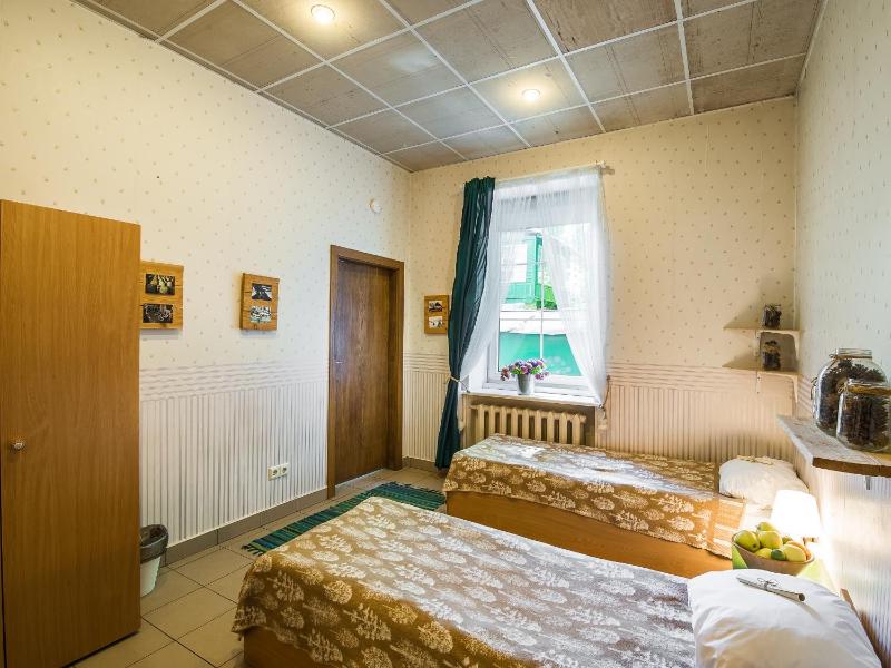 Twin Room with Shared Bathroom image 3