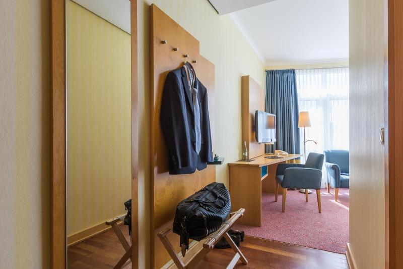 Single Room image 4