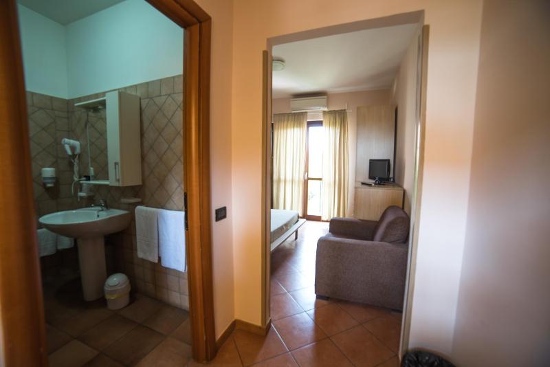 Hotel La Maison Jolie - image 6