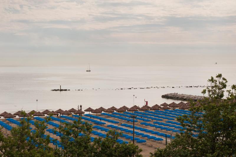 Double Room with Balcony and Sea View image 2