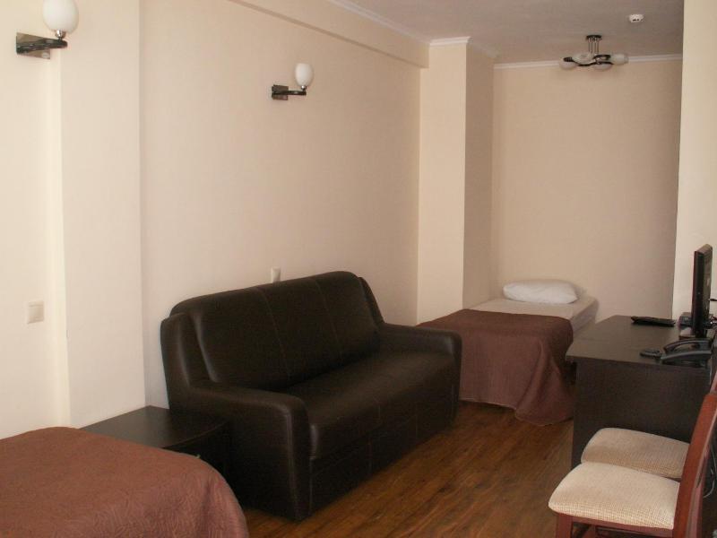 Quadruple Room image 2