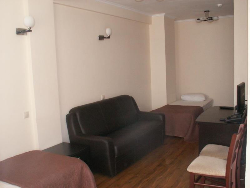 Quadruple Room image 3