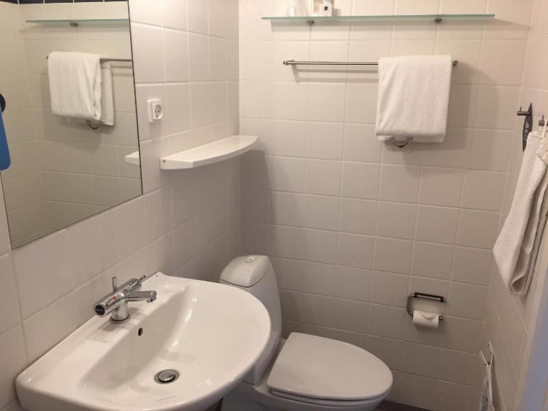 Small Single Room image 3