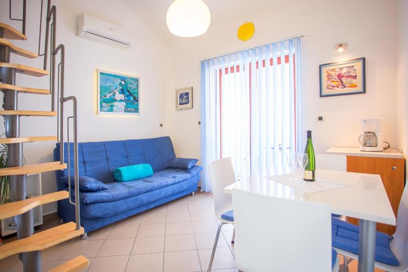 One-Bedroom Apartment image 4