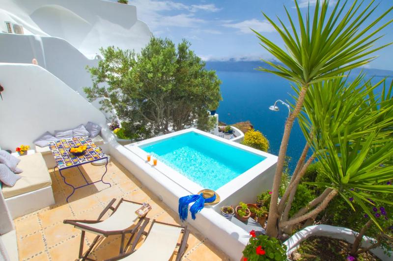 Senior Three Bedroom Villa with Outdoor Plunge Pool & Sea View image 1