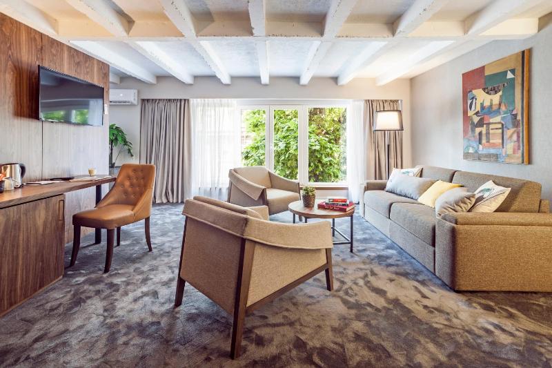 Executive Suite image 4