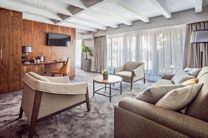 Executive Suite image 2