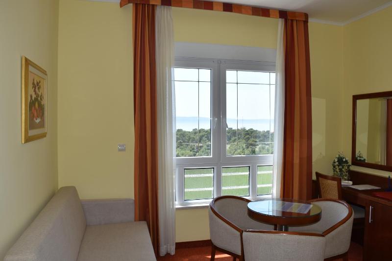 Double Room with Sea View image 4