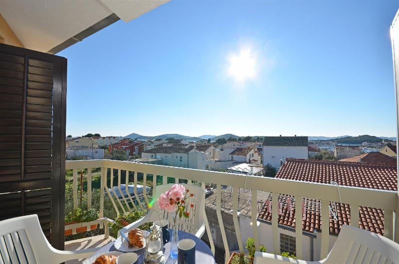 Studio - Second Floor image 2