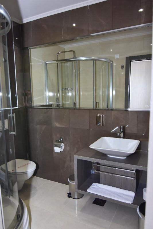 Double Room with Balcony image 3