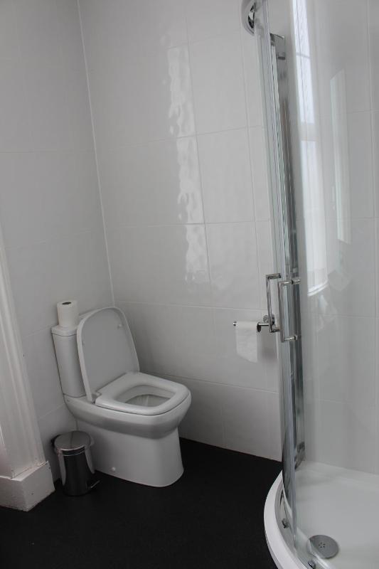 Single Room image 4