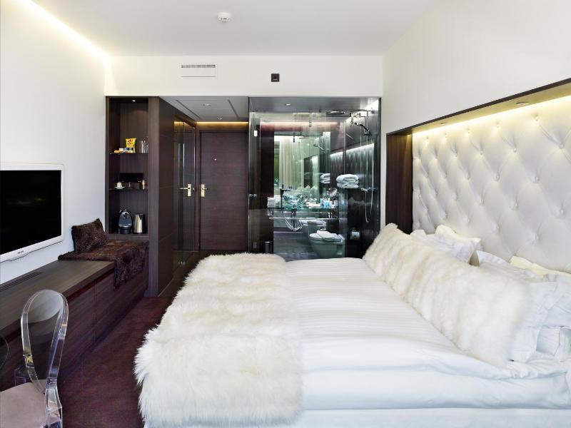 Premium Double Room image 4