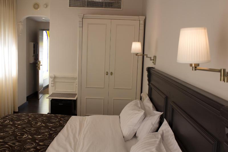 Standard Single Room image 2