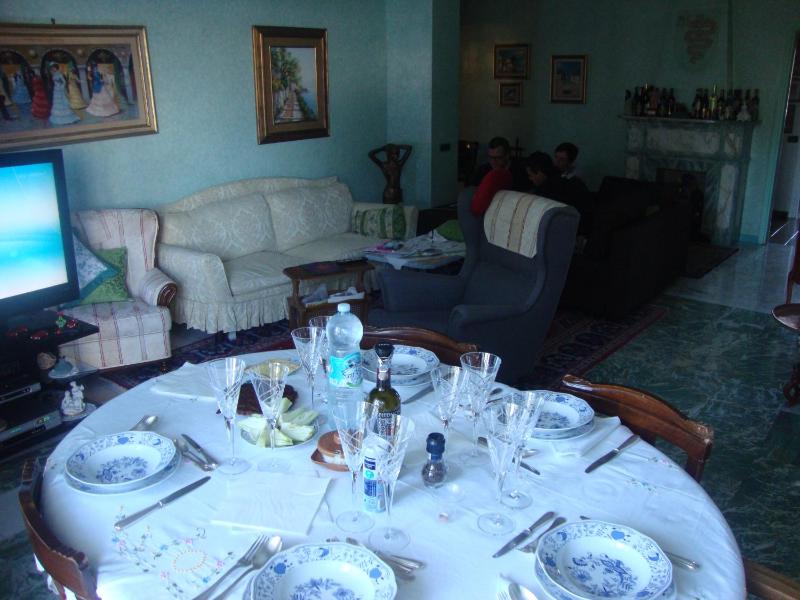 Single Room with Bathroom image 4