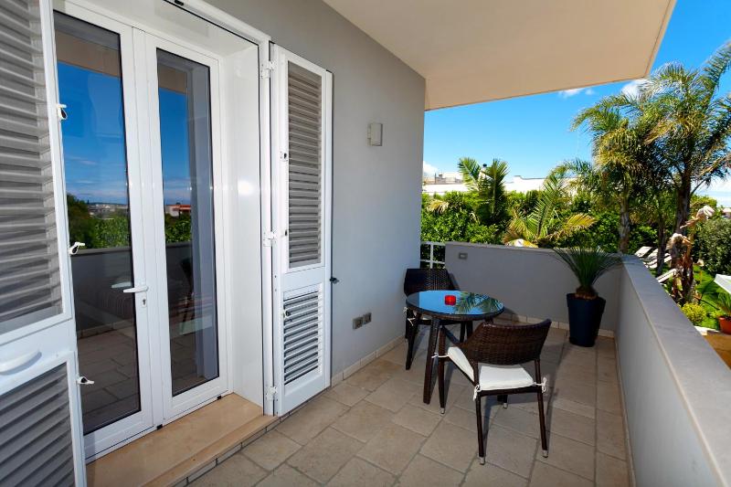 Superior Double Room with Pool View image 2