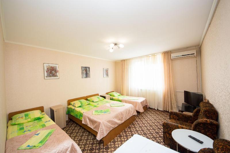 Standard Quadruple Room image 3