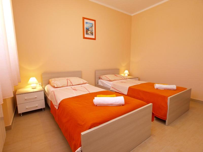 Apartment image 3