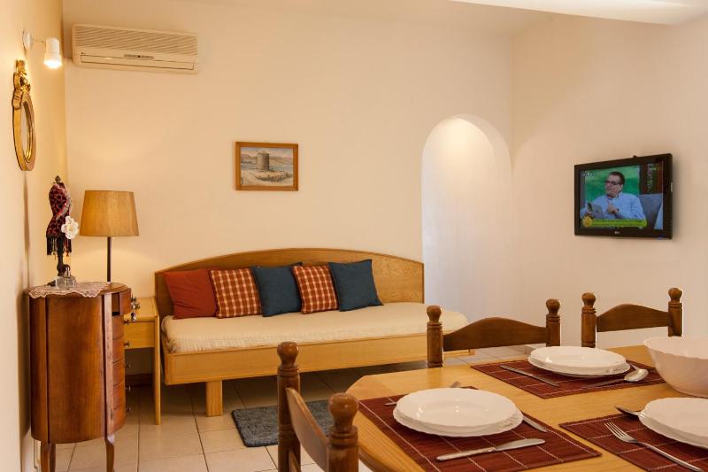 Family Two-Bedroom Apartment with Garden View  image 4