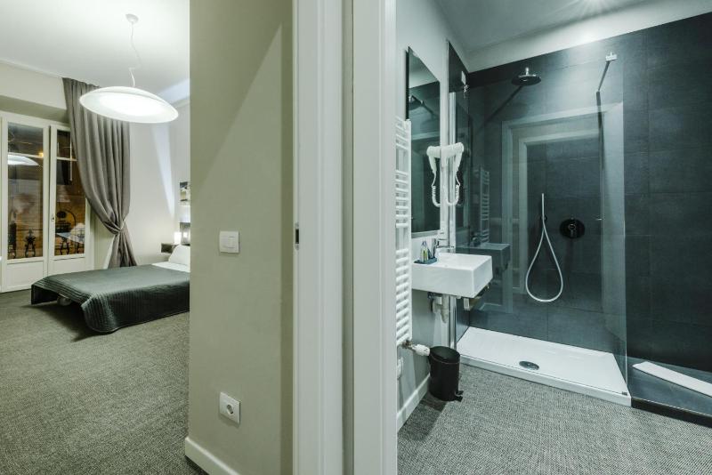 Superior Quadruple Room With Balcony image 2