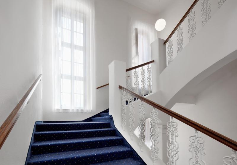 Double Room with Balcony image 2