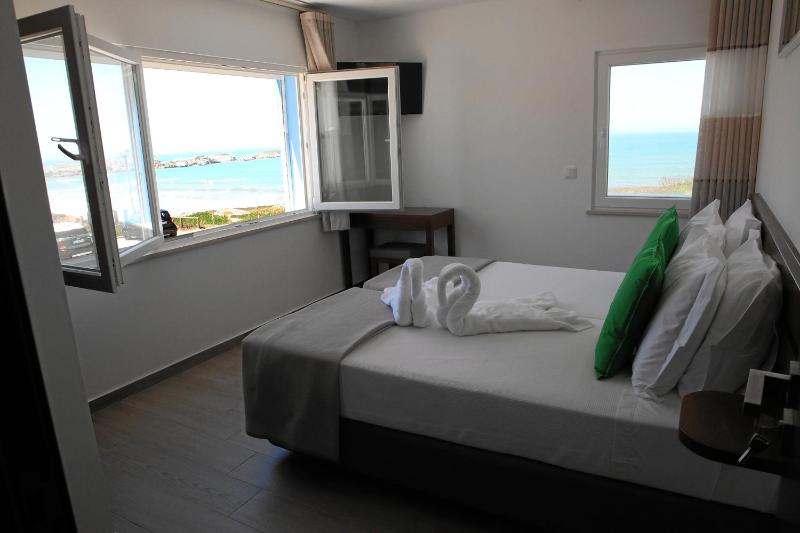 Twin Room with Sea View image 3