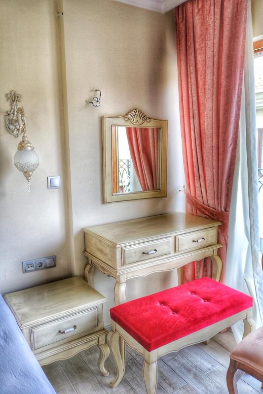 Deluxe Double Room image 4