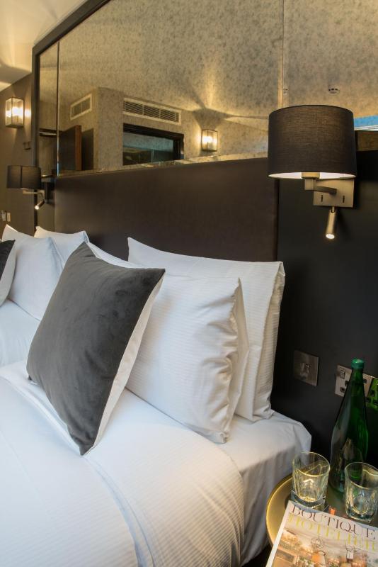 Superior Double Room image 4