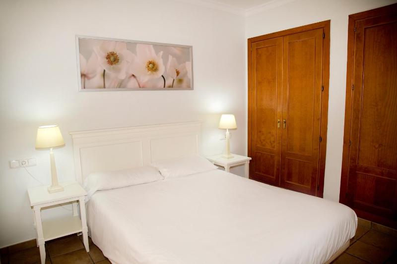 Two-Bedroom Apartment (6 Adults) - Attic image 2