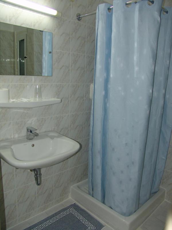 Superior Renovated Triple Room image 2