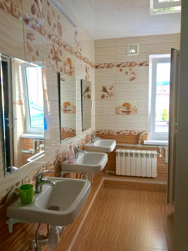 Economy Triple Room with Shared Bathroom image 2
