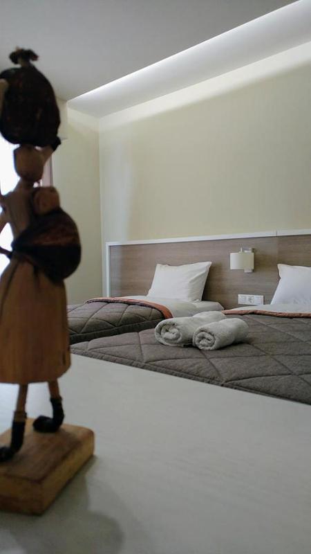 Superior Triple Room image 4