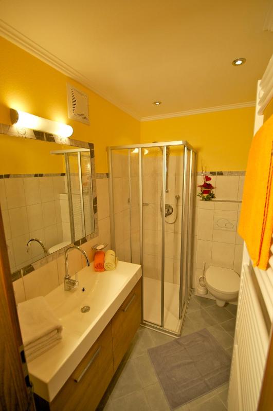 Family Room image 3