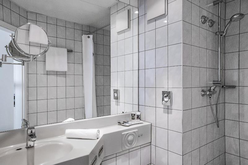 Standard Single Room image 2