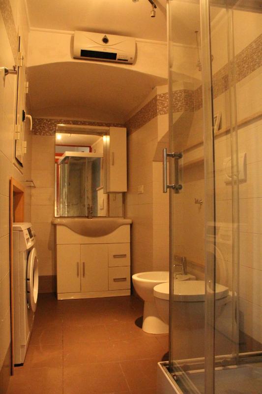 One-Bedroom Apartment image 3