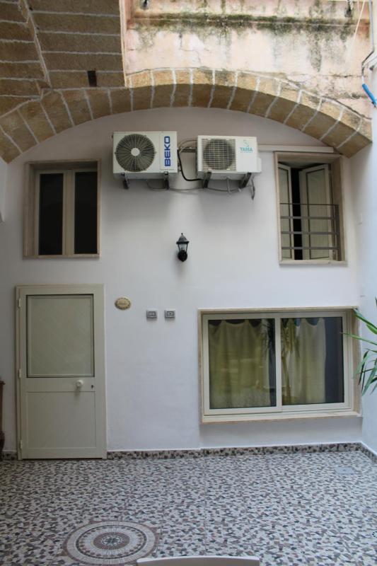 One-Bedroom Apartment image 2