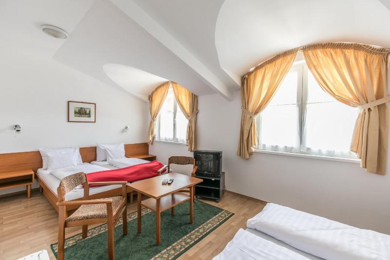 Premium Quadruple Room image 3