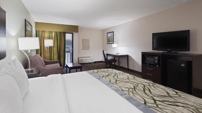 King Room with Sofa Bed - Lakeview image 1