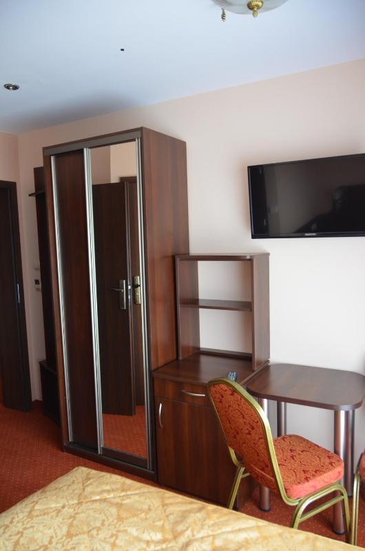 Twin Room with Balcony image 2