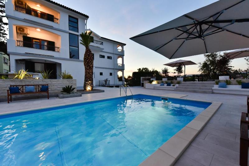 One-Bedroom Apartment image 3