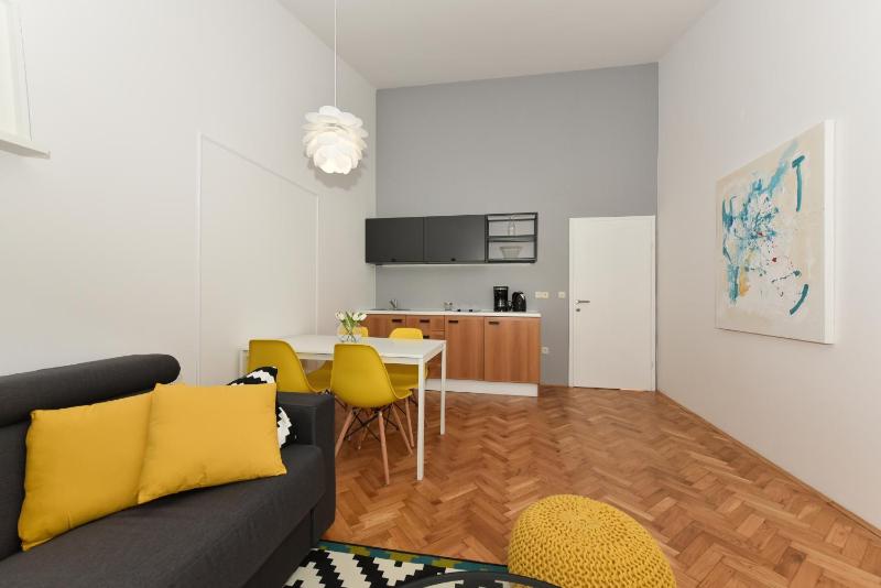 Apartment with Pool View  image 3