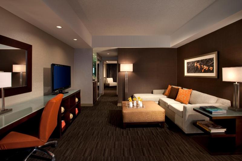 Suite with Two Double Beds image 2